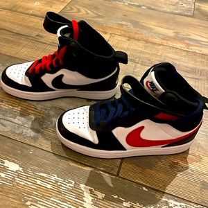 Nike Kids' Grade School Court Borough Mid - Boys - Size 3.5